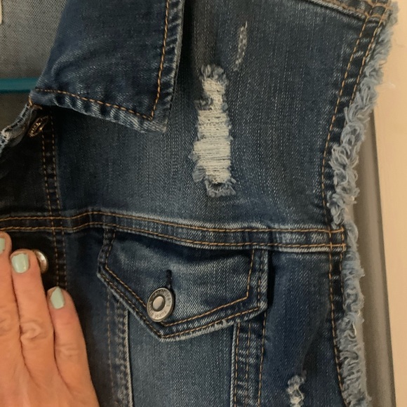 Kenzie Denim distressed vest - Picture 3 of 16
